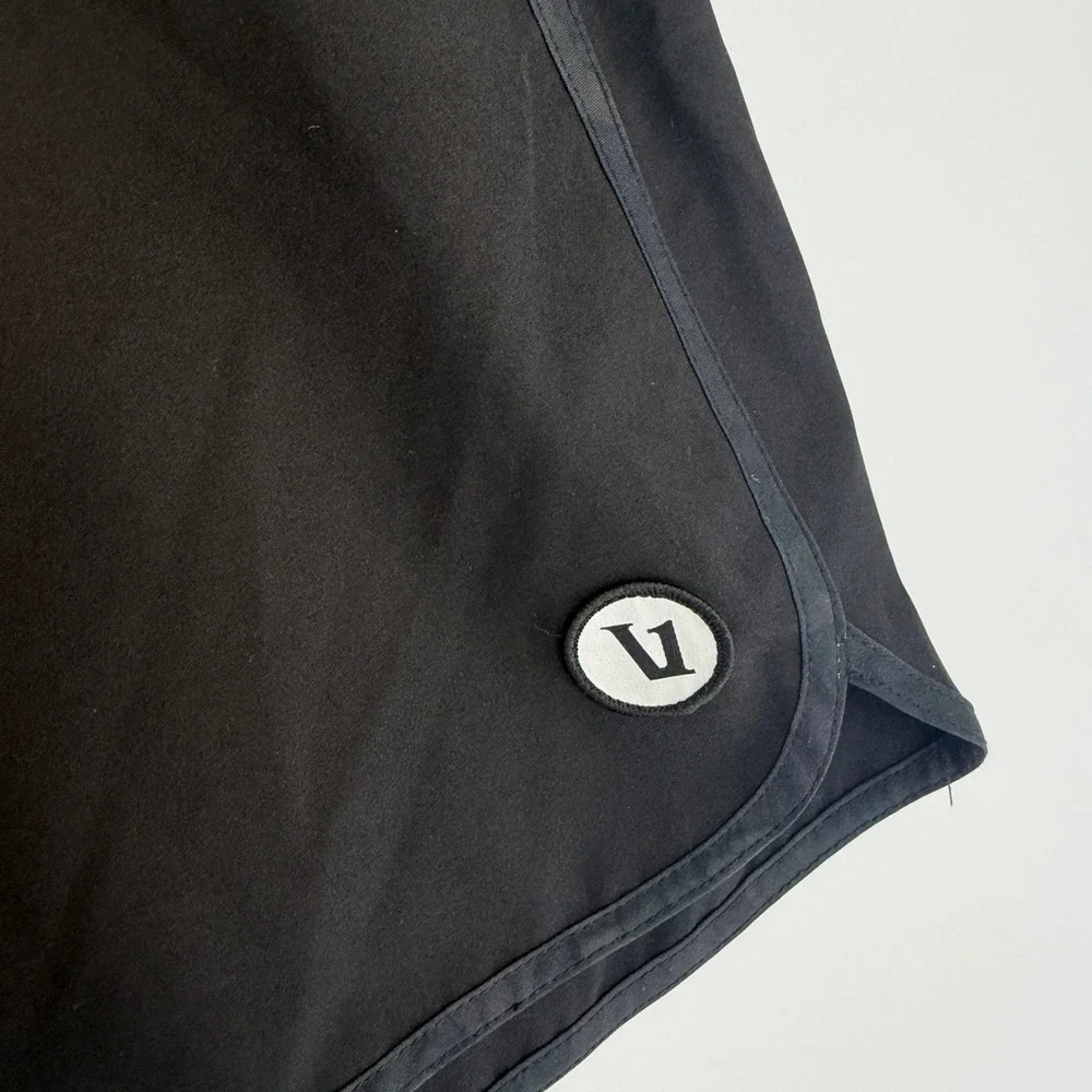 Vuori Cruise Boardshort Mens 32 Black Camo V314 Hybrid 4-Way Stretch Swim Trunks